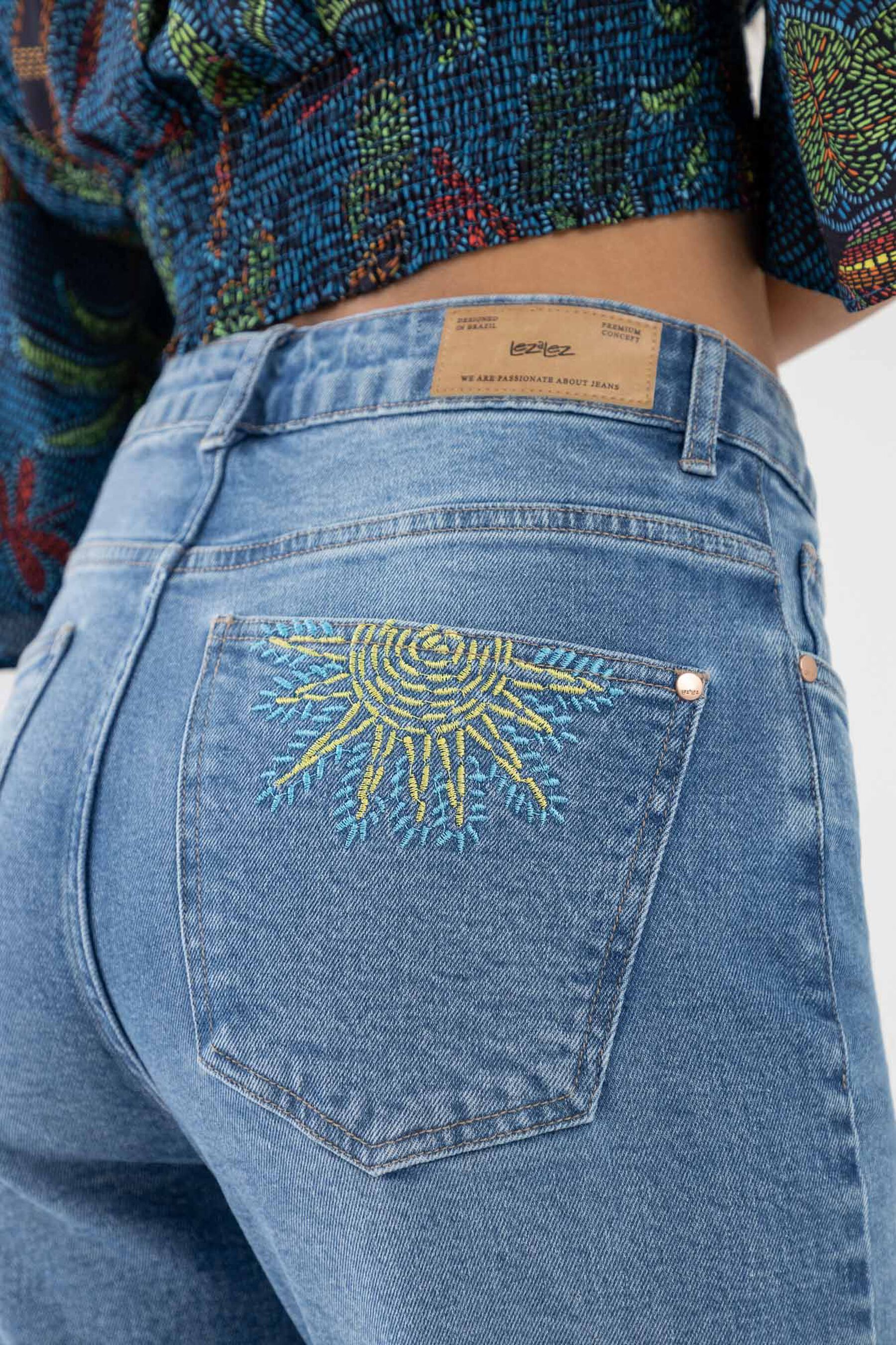 Calça Jeans Wide Leg Super Alta Cropped Bordada, JEANS. Calça Jeans Wide Leg Super Alta Cropped Bordada, JEANS, large.