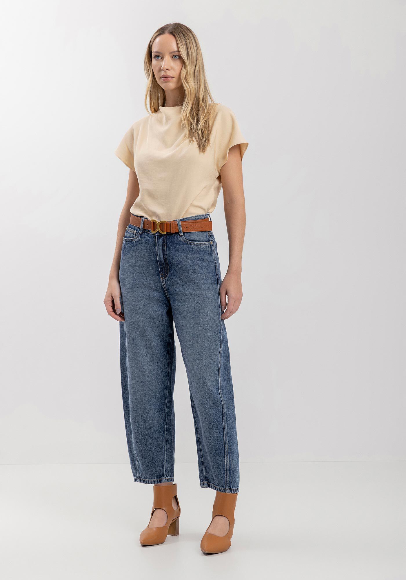 Cal&ccedil;a Jeans Barrel Com Cintura Alta E Comprimento Curto, , large.