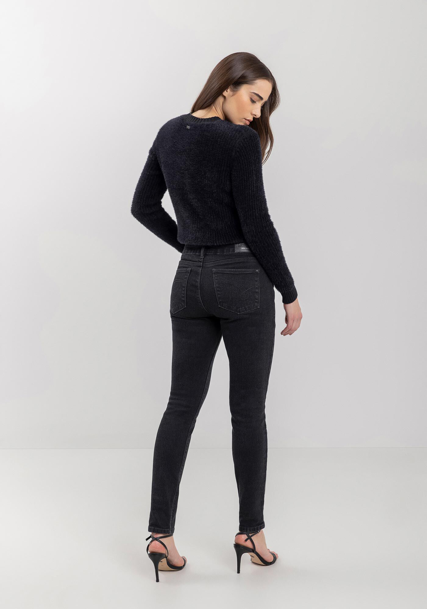 Cal&ccedil;a Jeans Skinny Cropped Com Cintura M&eacute;dia, , large.