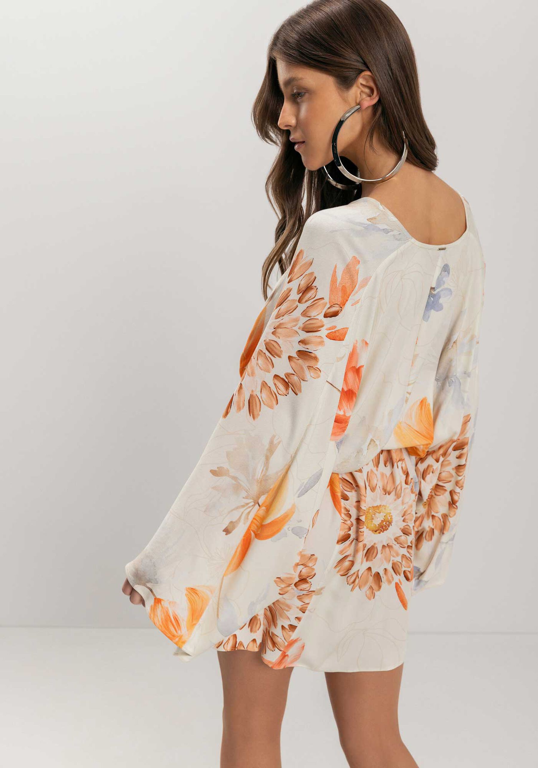 Vestido Curto Estampado Manga longa Com Decote Em V, . Vestido Curto Estampado Manga longa Com Decote Em V, , large.