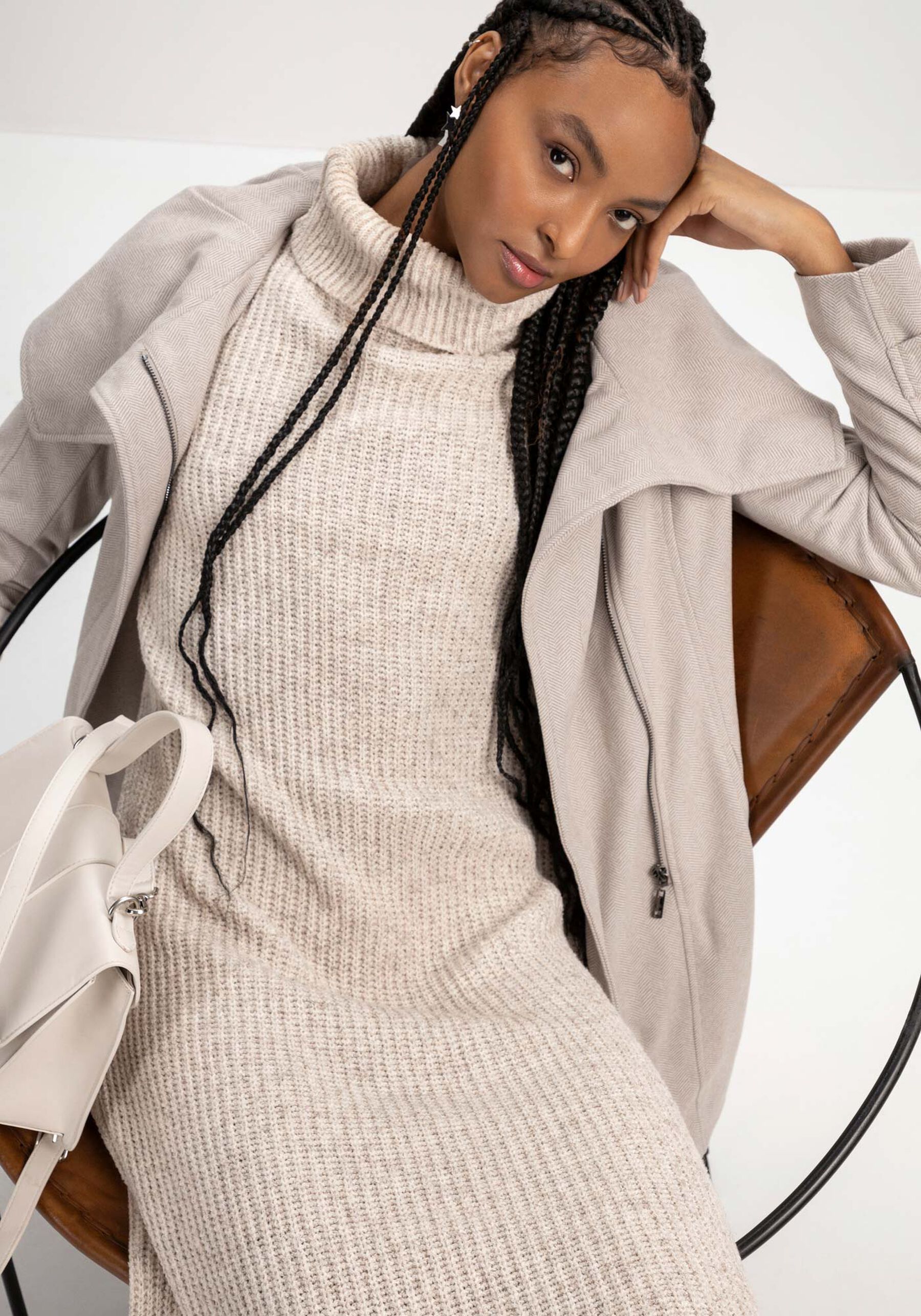 Casaco Sobretudo em Lã Batida com Máxi Gola e Cinto, . Casaco Sobretudo em Lã Batida com Máxi Gola e Cinto, , large.