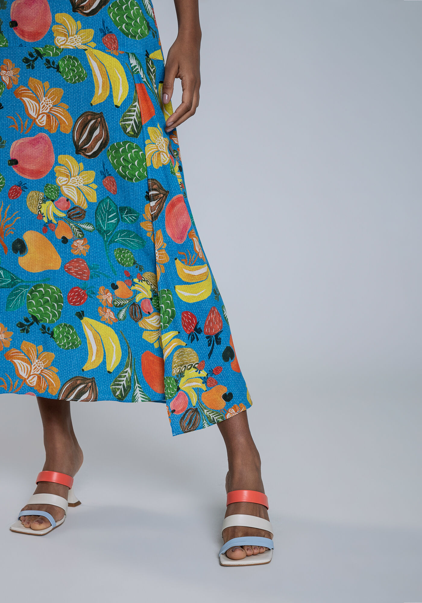 Saia Midi Cintura Alta em Viscose com Recorte, GRAVIOLA, large.