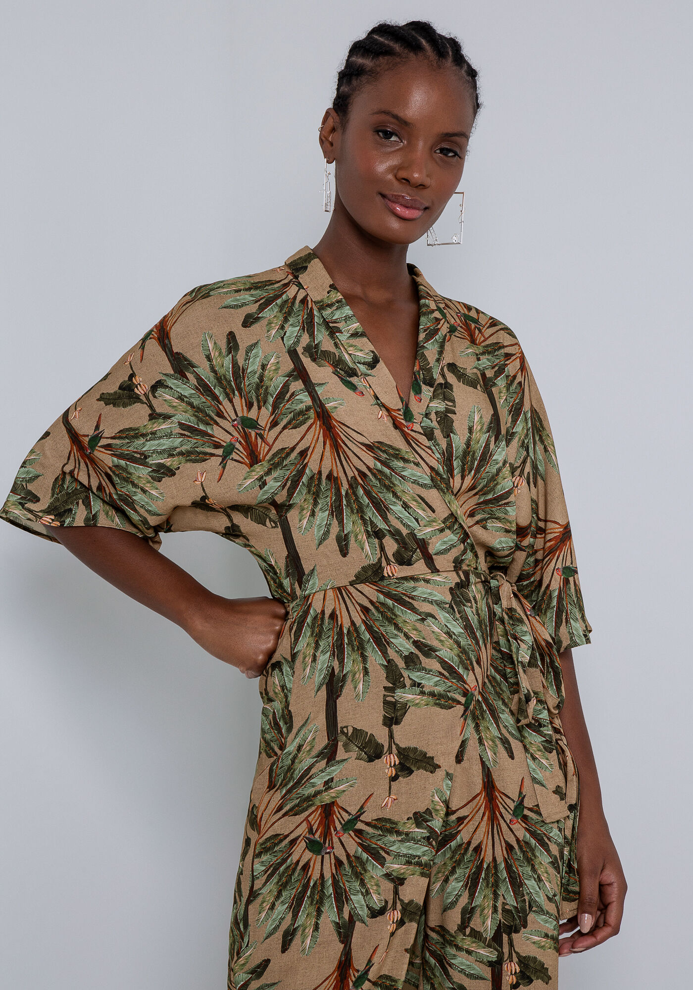 Macac&atilde;o Transpassado em Viscose Estampado, RECANTO, large.