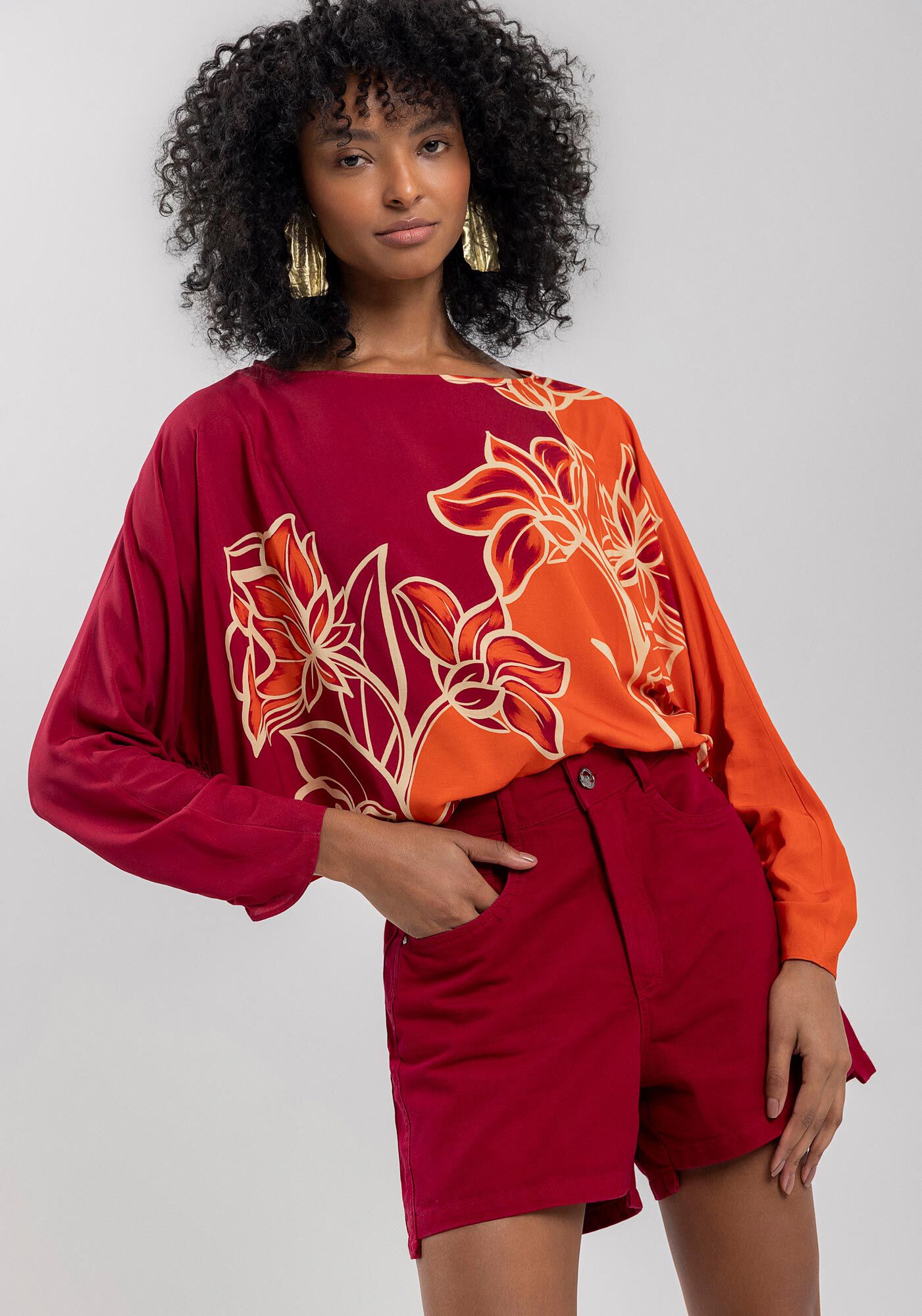 Shorts Mom Em Sarja Com Cintura Alta E Passantes No C&oacute;s, VERMELHO FLAMBOYANT, large.