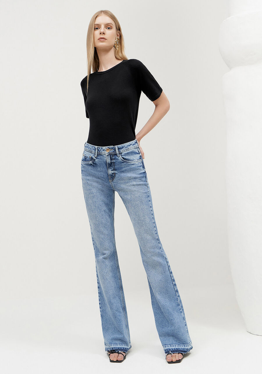 Calça Jeans Flare Cintura Alta com Detalhe Barra, JEANS. Calça Jeans Flare Cintura Alta com Detalhe Barra, JEANS, large.