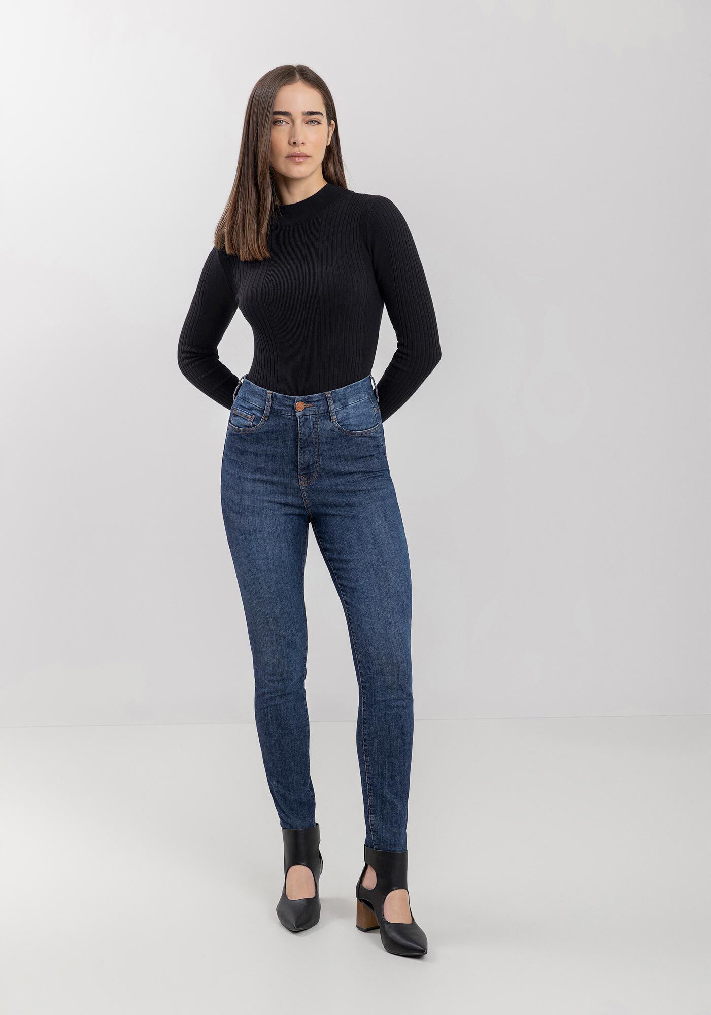 Cal&ccedil;a Jeans Skinny Com Cintura Alta E Tecnologia Contour, , large.