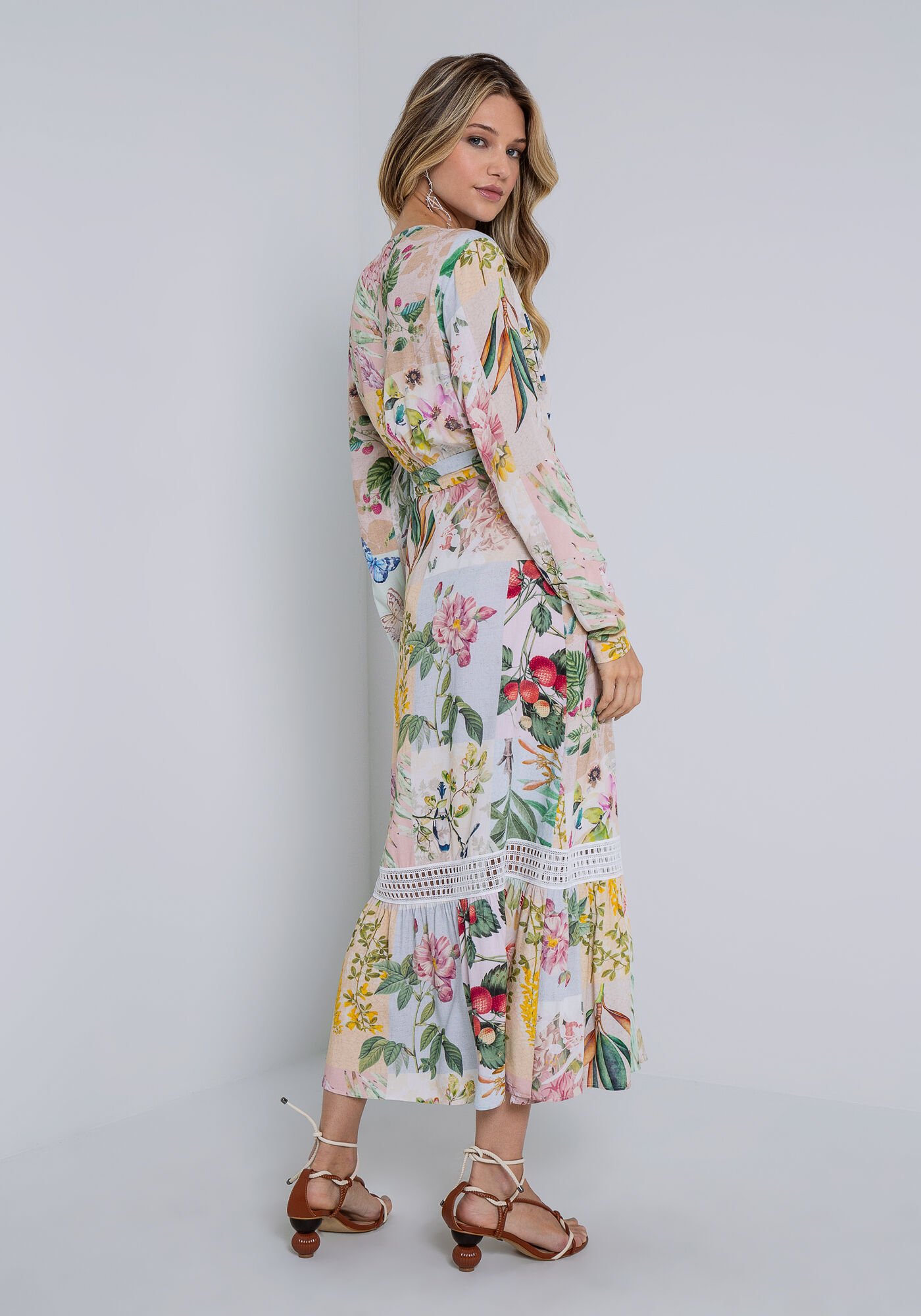 Vestido Midi Transpassado em Viscose com Entremeio, PAPEL DE CARTAS, large.