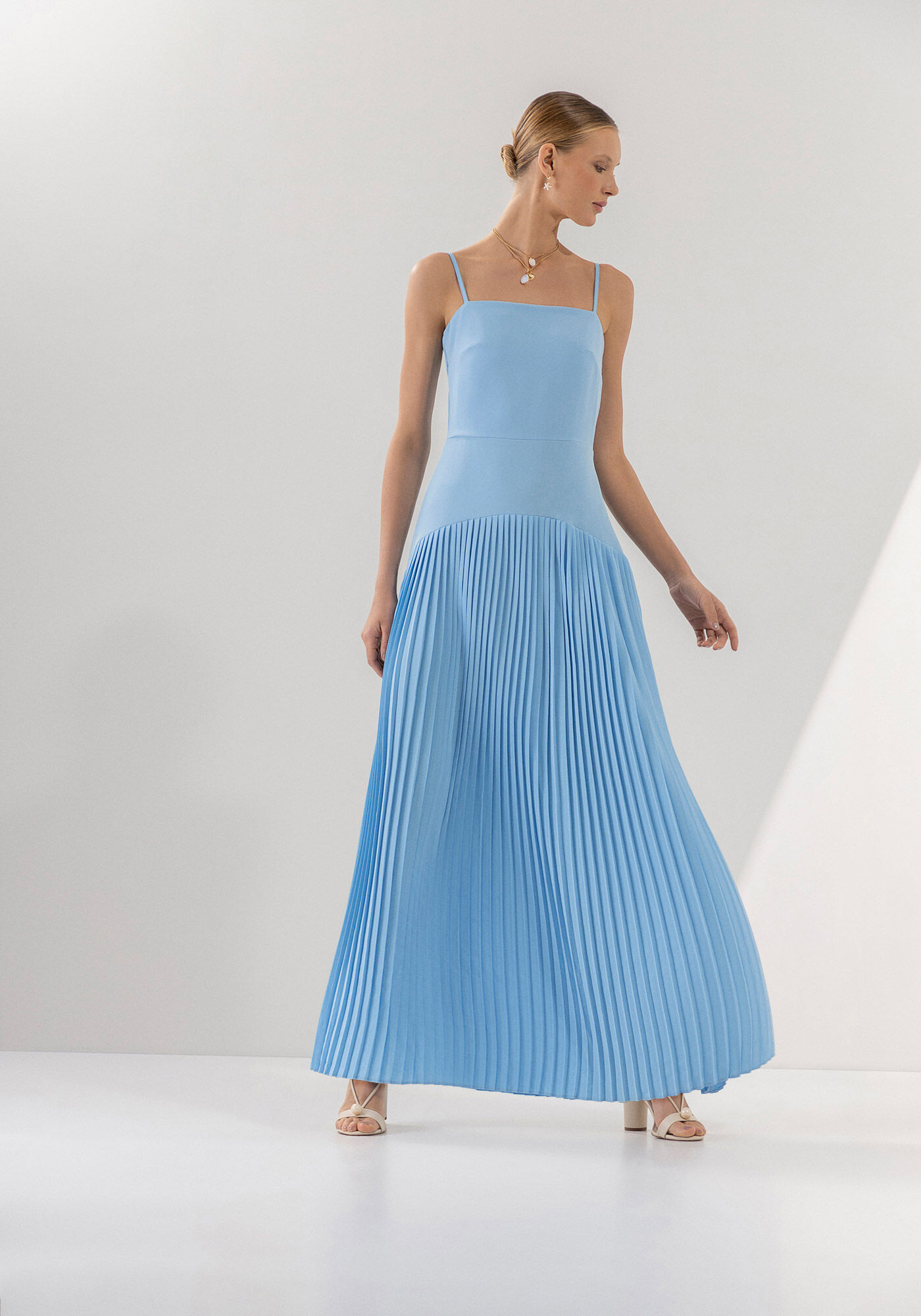 Vestido Longo Al&ccedil;as com Recorte Plissado, , large.