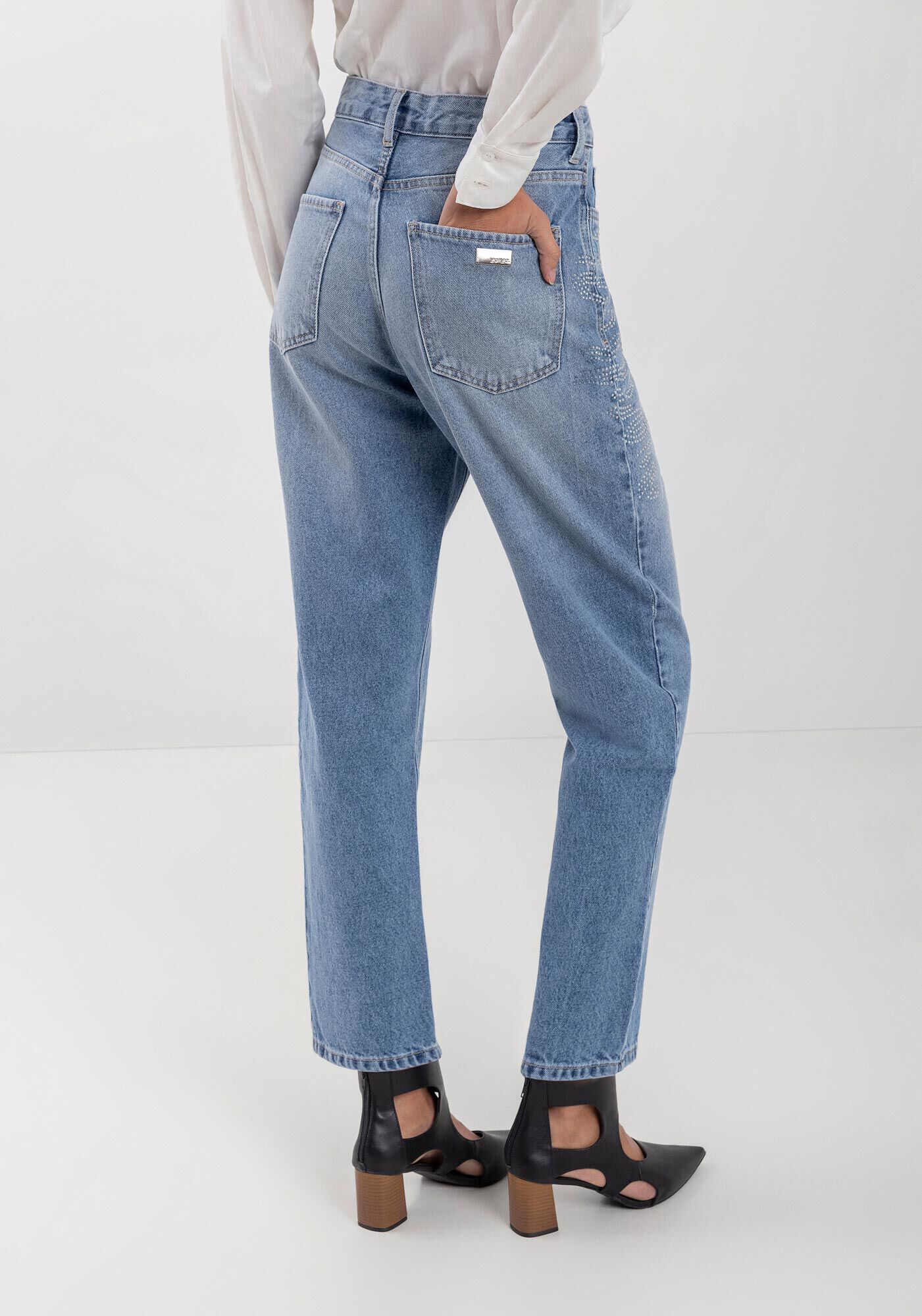 Cal&ccedil;a Mom Jeans Com Cintura Alta E Apliques De Strass, , large.