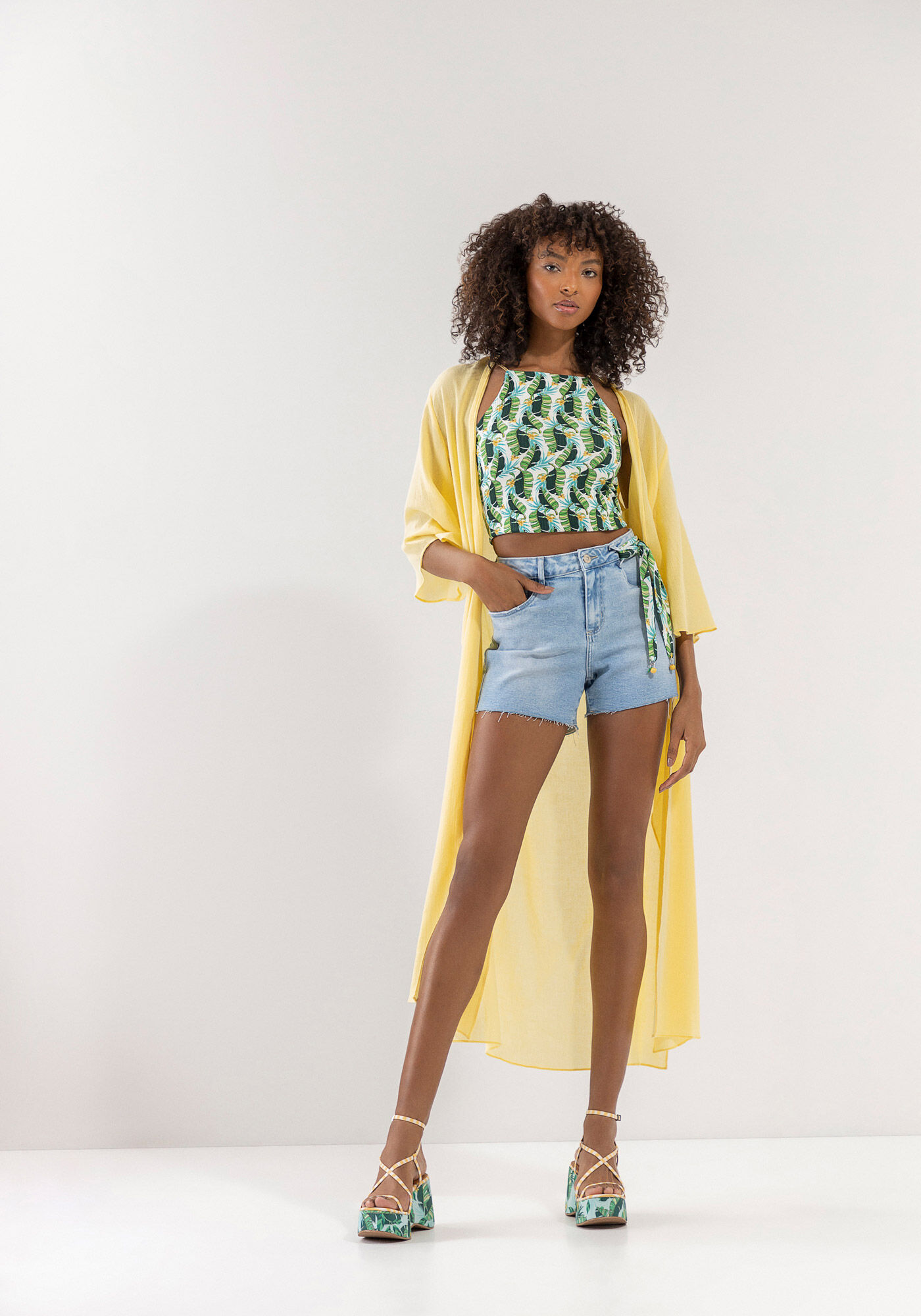 Shorts Jeans Boyfriend com Len&ccedil;o Estampado, JEANS, large.