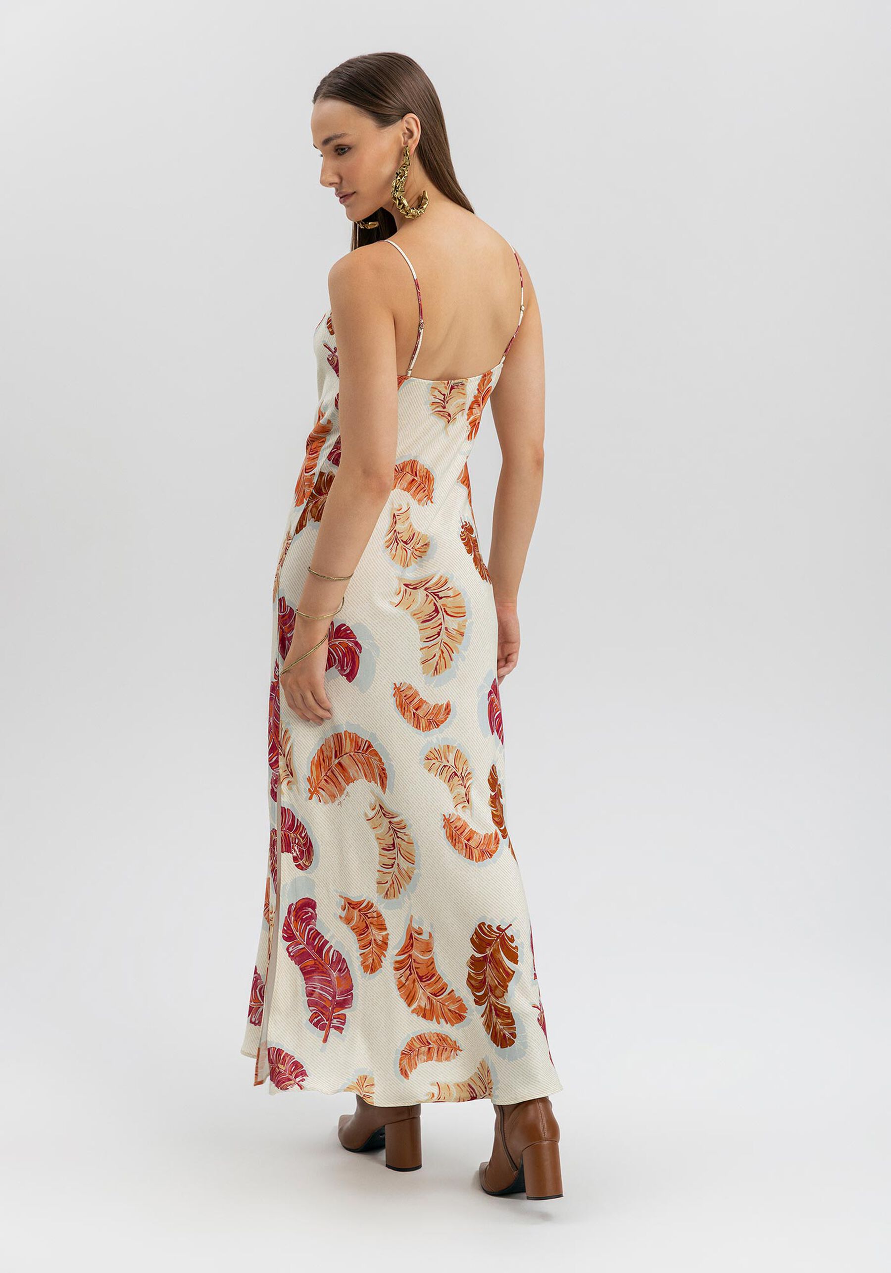 Vestido Estampado De Alças Chá Com Fenda Lateral, BANANEIRA BEGE. Vestido Estampado De Alças Chá Com Fenda Lateral, BANANEIRA BEGE, large.