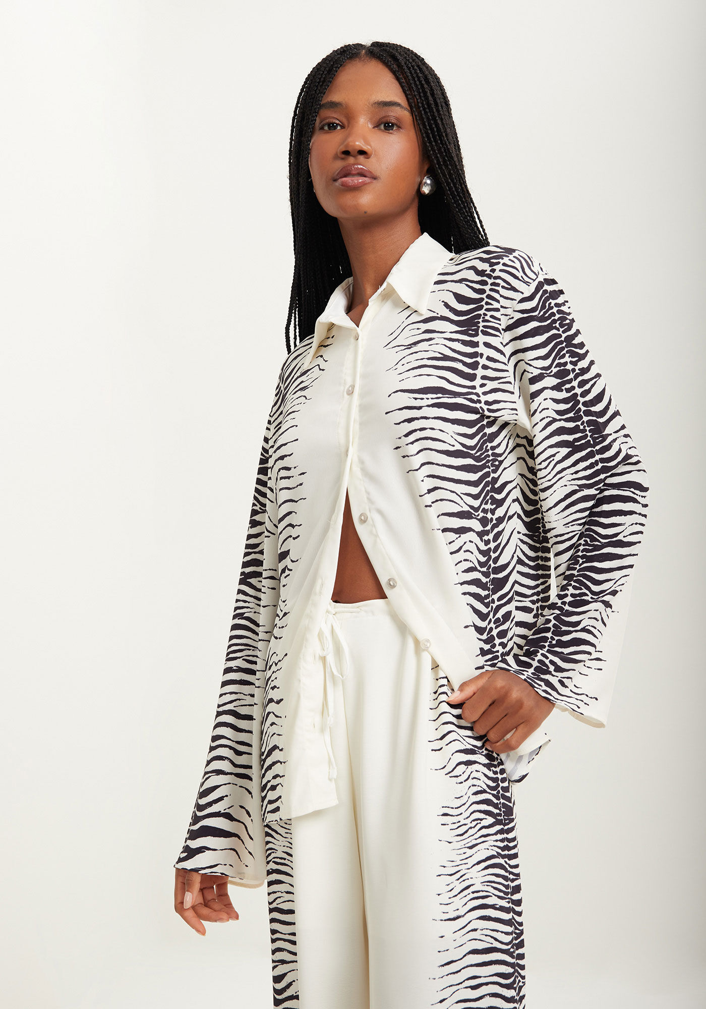 Camisa Fluida Estampada De Mangas Longas Com Bot&otilde;es, , large.