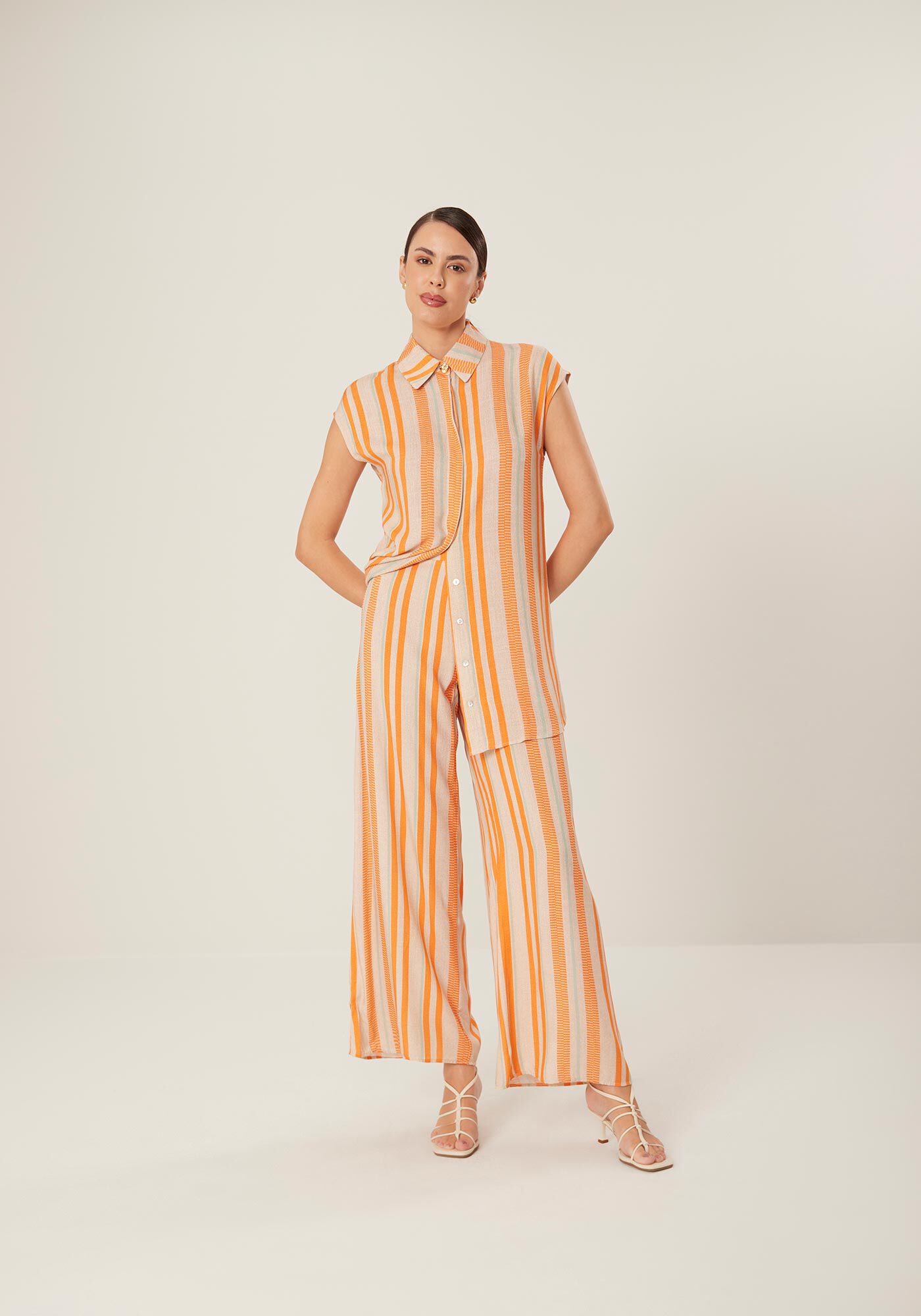 Camisa Manga Curta Alongada em Viscose Listrada, , large.