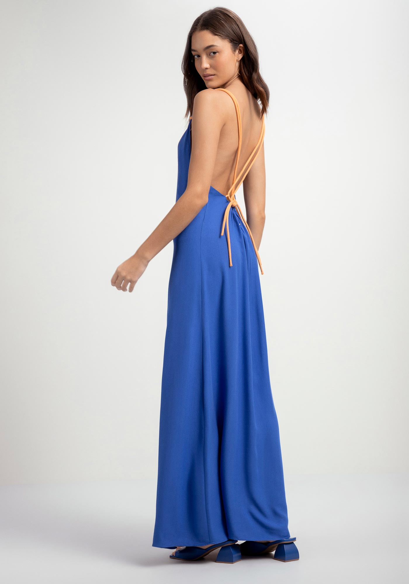 Vestido longo sales preto costas abertas